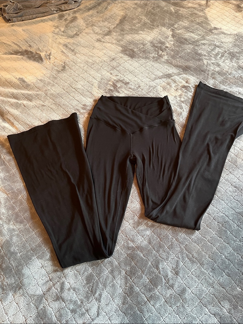 aerie Black crossover High-Waist Flare Leg Yoga‎ Pants - Picture 3 of 7
